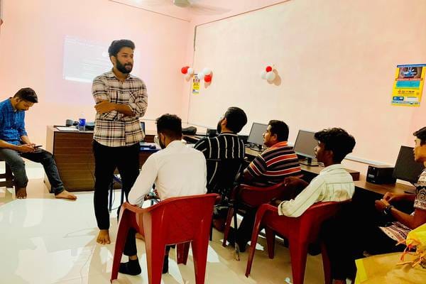 Mobile Application Development Workshop Held at Login Computer Center